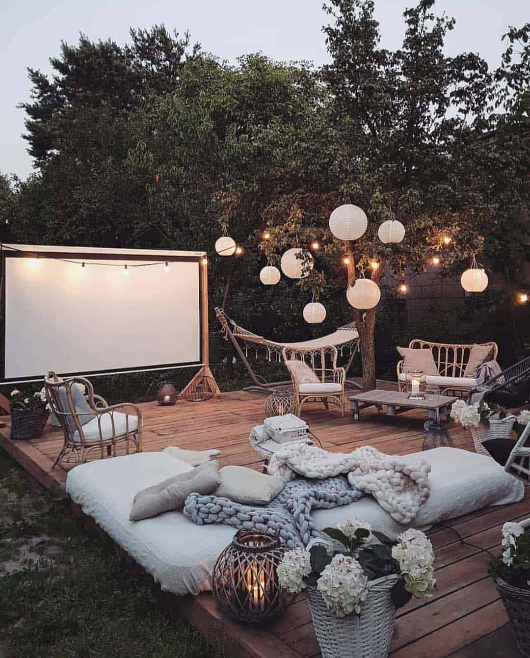 Top 10 Items You Need to Make Your Outdoor Space Summer Decor Ready!